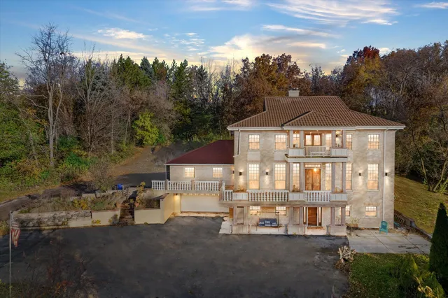 $1,350,000 | N44W25902 Lindsay Road, Pewaukee, WI 53072