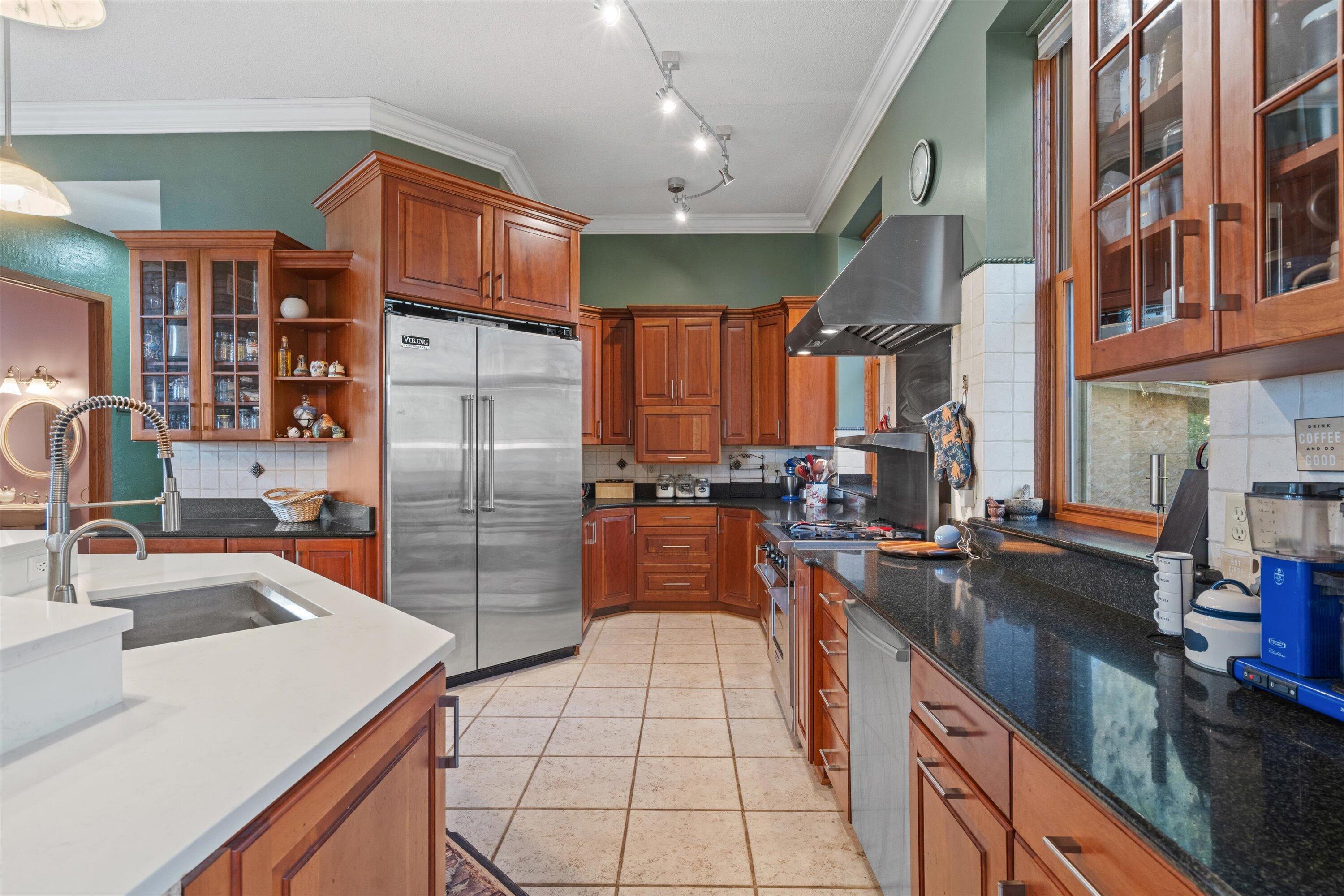 N44W25902 Lindsay Road Pewaukee, WI 53072 - Photo 8 of 92 Granite Countertops