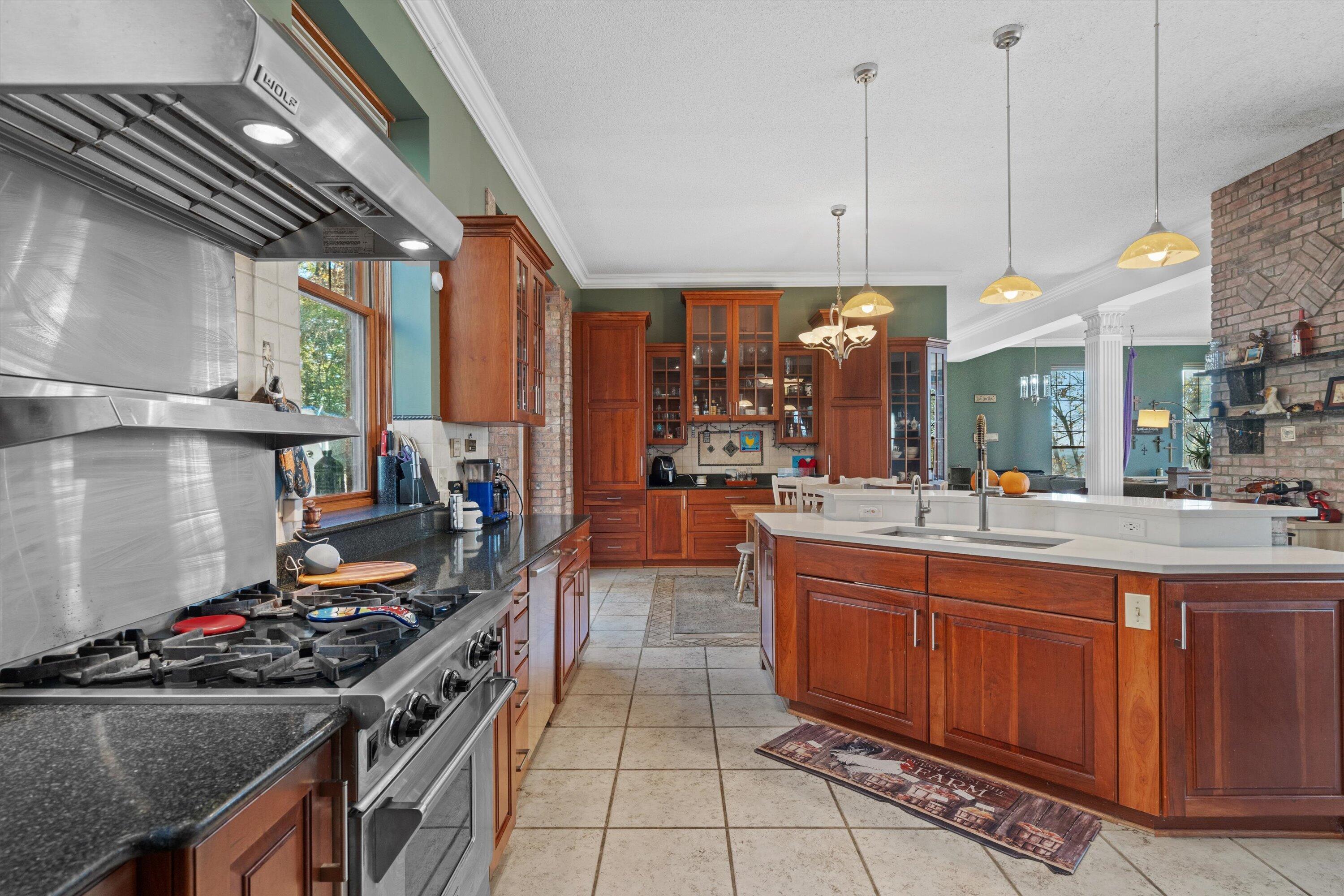 N44W25902 Lindsay Road Pewaukee, WI 53072 - Photo 11 of 92 Tons of Work Space!