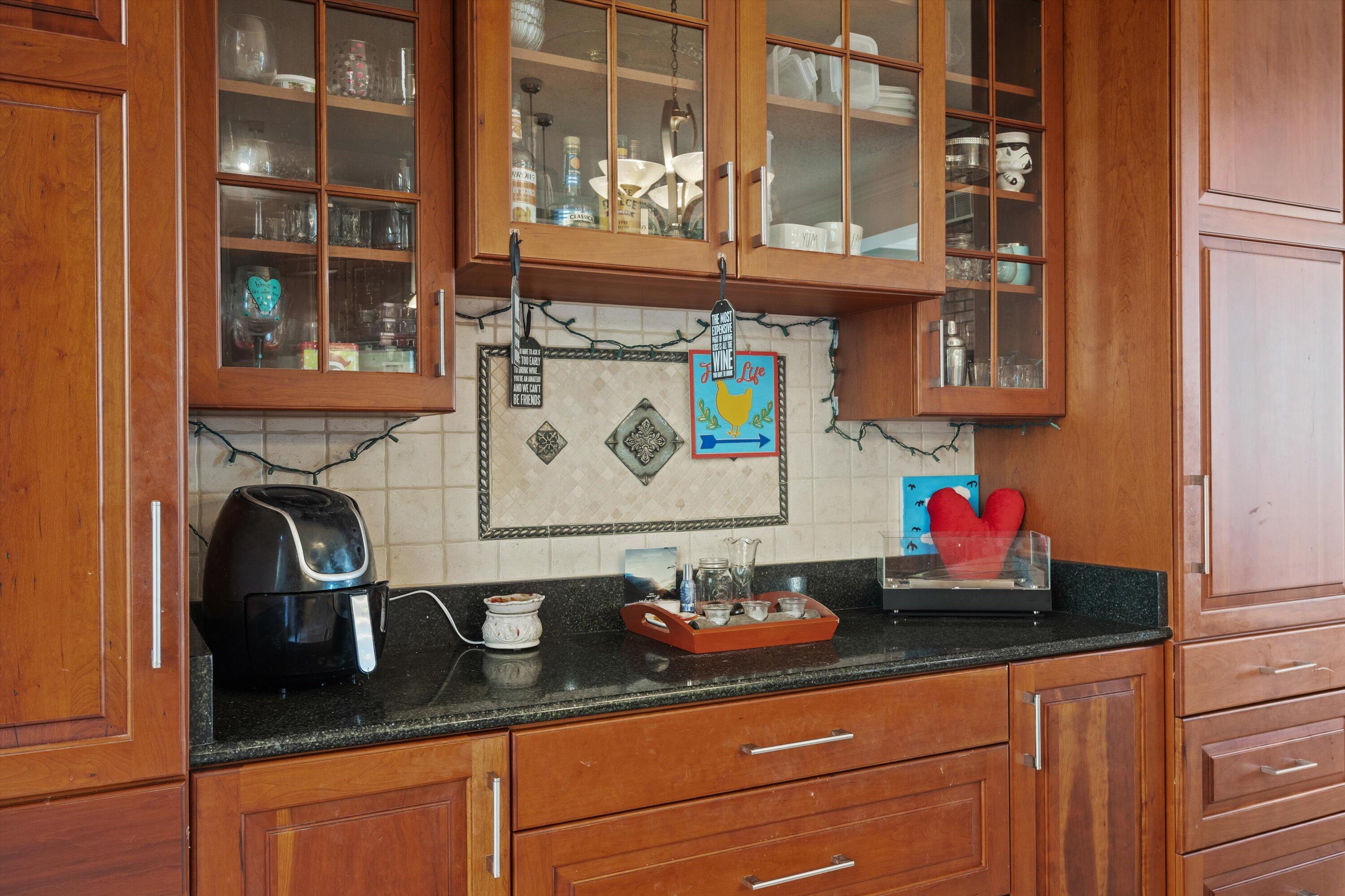 N44W25902 Lindsay Road Pewaukee, WI 53072 - Photo 14 of 92 Dining Room Buffet/Bar