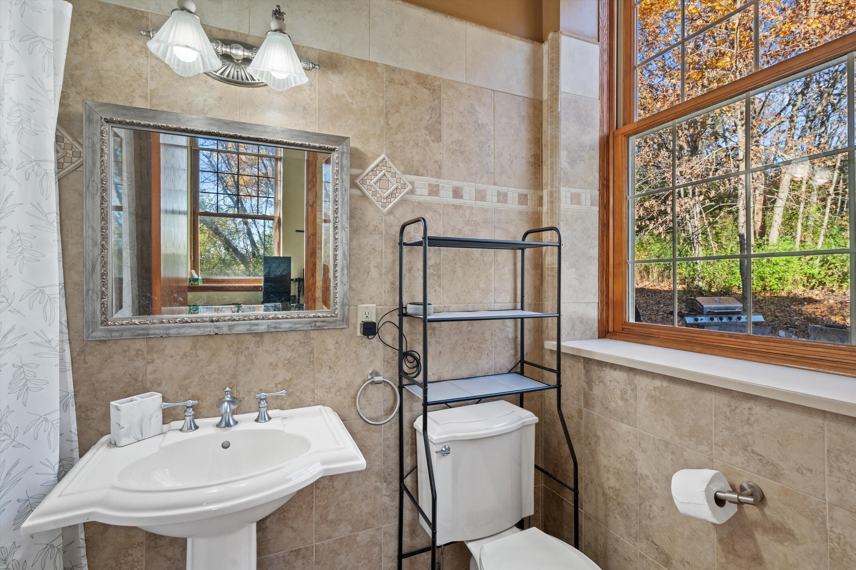 N44W25902 Lindsay Road Pewaukee, WI 53072 - Photo 27 of 92 Attached Full Bathroom