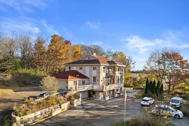 $1,350,000 | N44W25902 Lindsay Road, Pewaukee, WI 53072