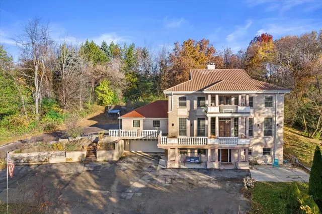 $1,350,000 | N44W25902 Lindsay Road, Pewaukee, WI 53072