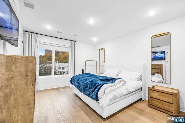 $1,699,995 | 38 Hudson Avenue, Edgewater, NJ 07020