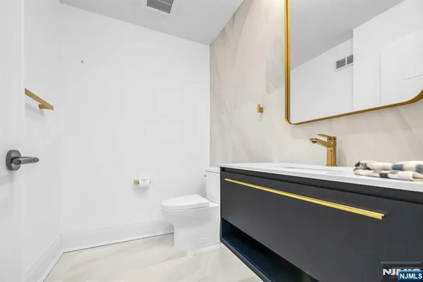 $1,699,995 | 38 Hudson Avenue, Edgewater, NJ 07020