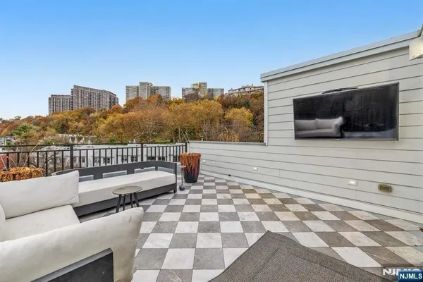 $1,699,995 | 38 Hudson Avenue, Edgewater, NJ 07020