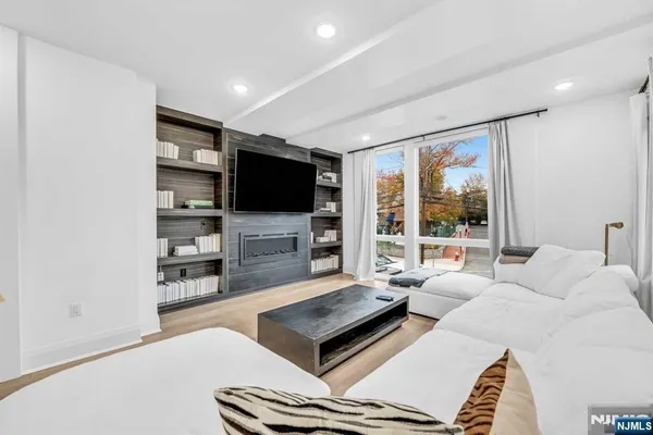 $1,699,995 | 38 Hudson Avenue, Edgewater, NJ 07020
