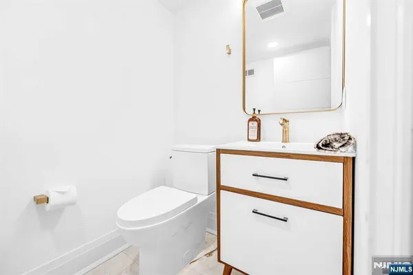 $1,699,995 | 38 Hudson Avenue, Edgewater, NJ 07020