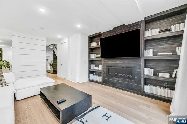 $1,699,995 | 38 Hudson Avenue, Edgewater, NJ 07020