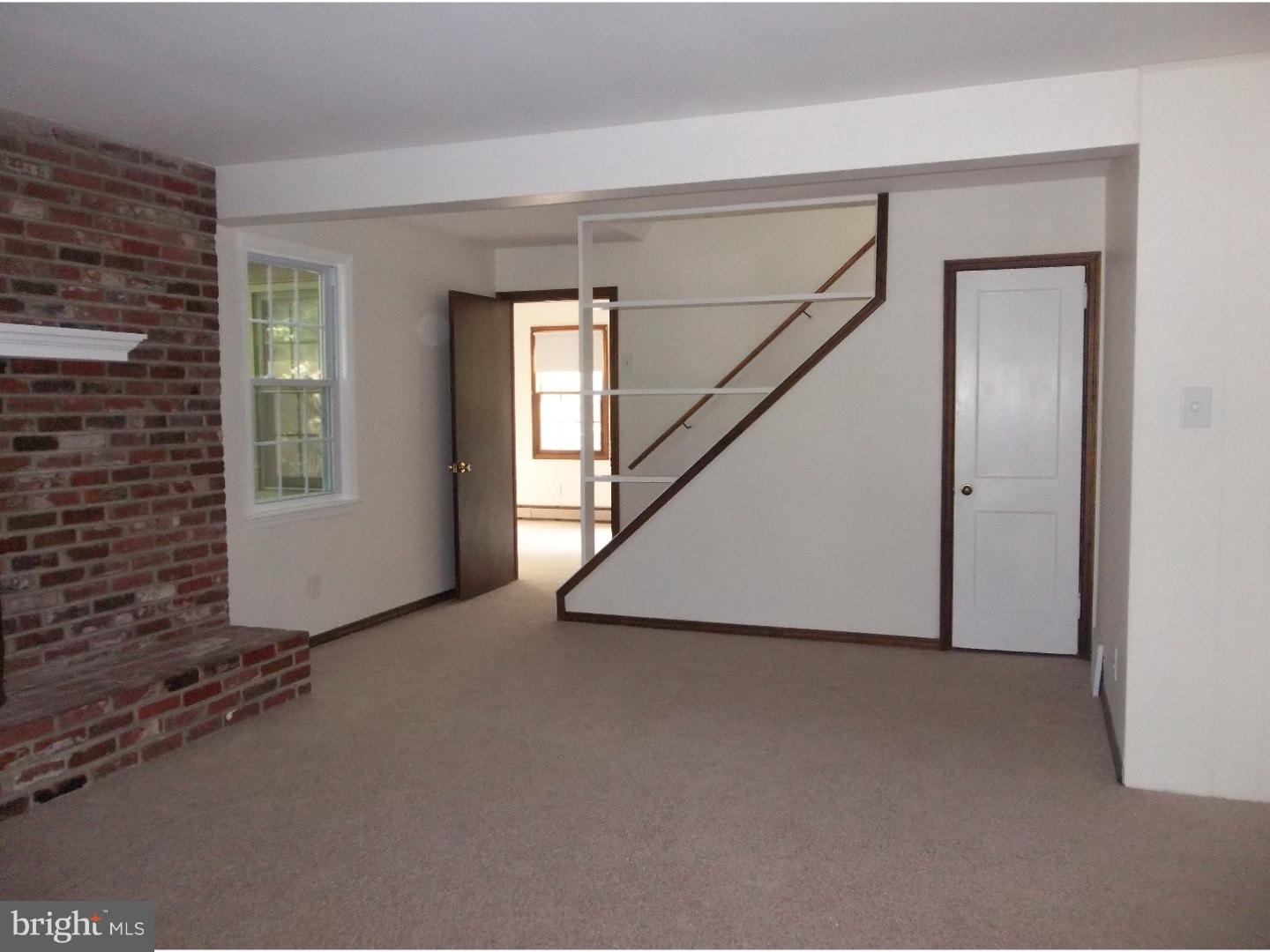 300 Peach Tree Lane Delanco, NJ 08075 - Photo 16 of 25 Living Room