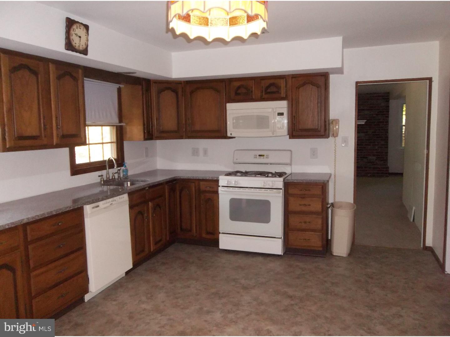 300 Peach Tree Lane Delanco, NJ 08075 - Photo 4 of 25 Kitchen