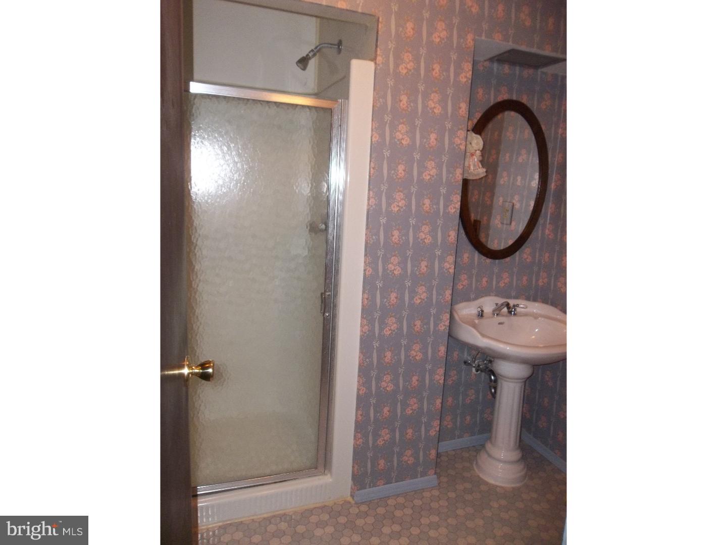 300 Peach Tree Lane Delanco, NJ 08075 - Photo 8 of 25 Bathroom