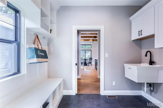 $1,263,965 | 439 Landscape Court, Webster Groves, MO 63119