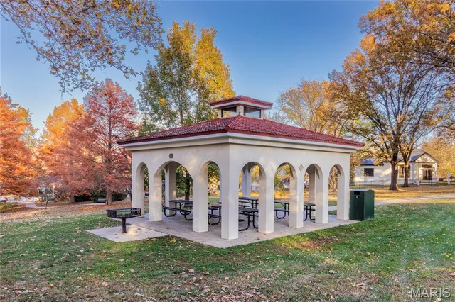 $1,263,965 | 439 Landscape Court, Webster Groves, MO 63119