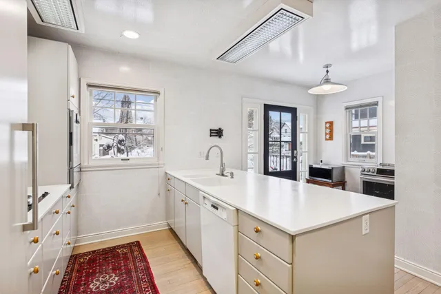 $3,500 | 1197 West Como Boulevard, St. Paul, MN 55103