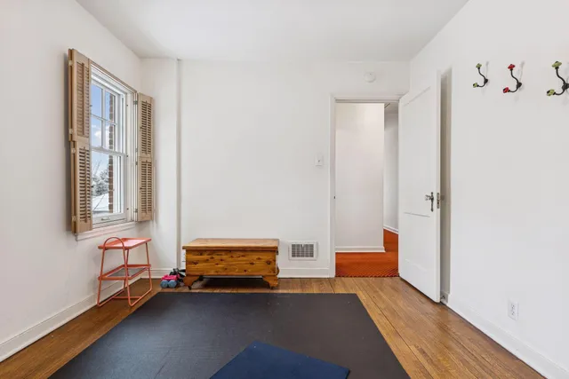 $3,500 | 1197 West Como Boulevard, St. Paul, MN 55103