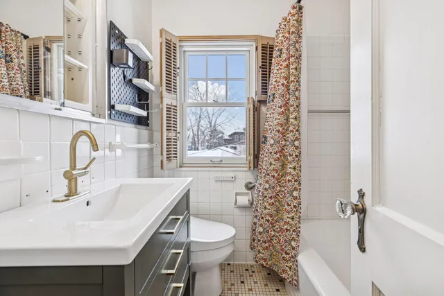 $3,500 | 1197 West Como Boulevard, St. Paul, MN 55103