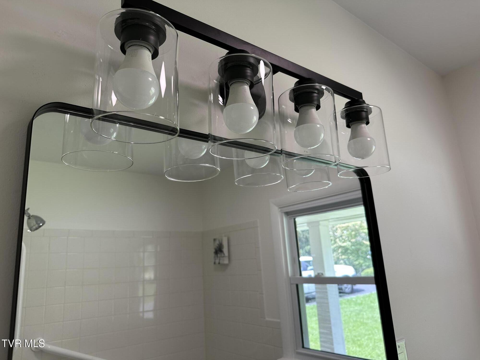 4617 Old Stage Road Kingsport, TN 37664 - Photo 15 of 122 NICE AND NEAT BATH