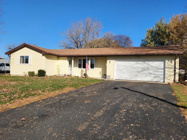 $279,900 | 524 Hiawatha Drive, St. Clair, MN 56080