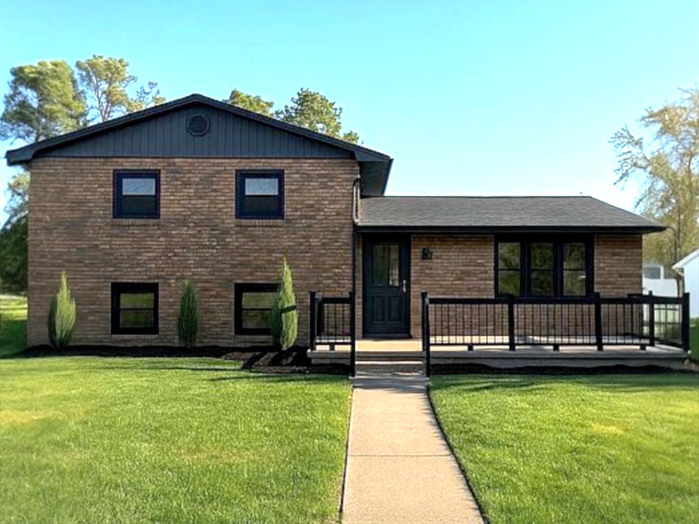1103 West 10th Street Metropolis, IL 62960 - Photo 1 of 32 a view of a house with a yard