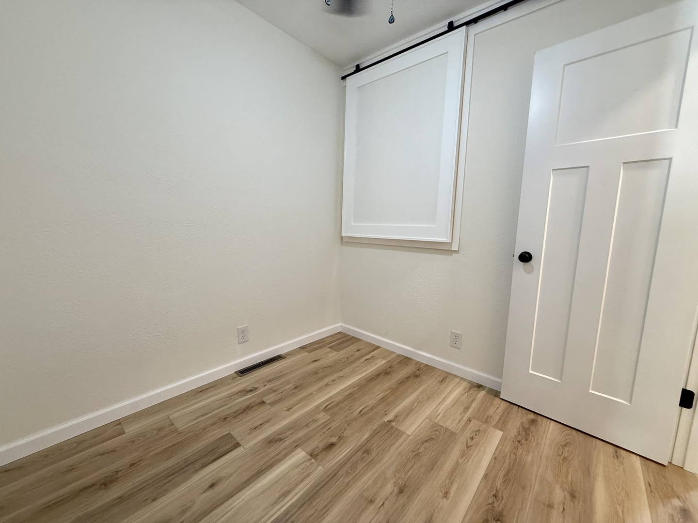 1103 West 10th Street Metropolis, IL 62960 - Photo 24 of 32 a view of small space with empty racks