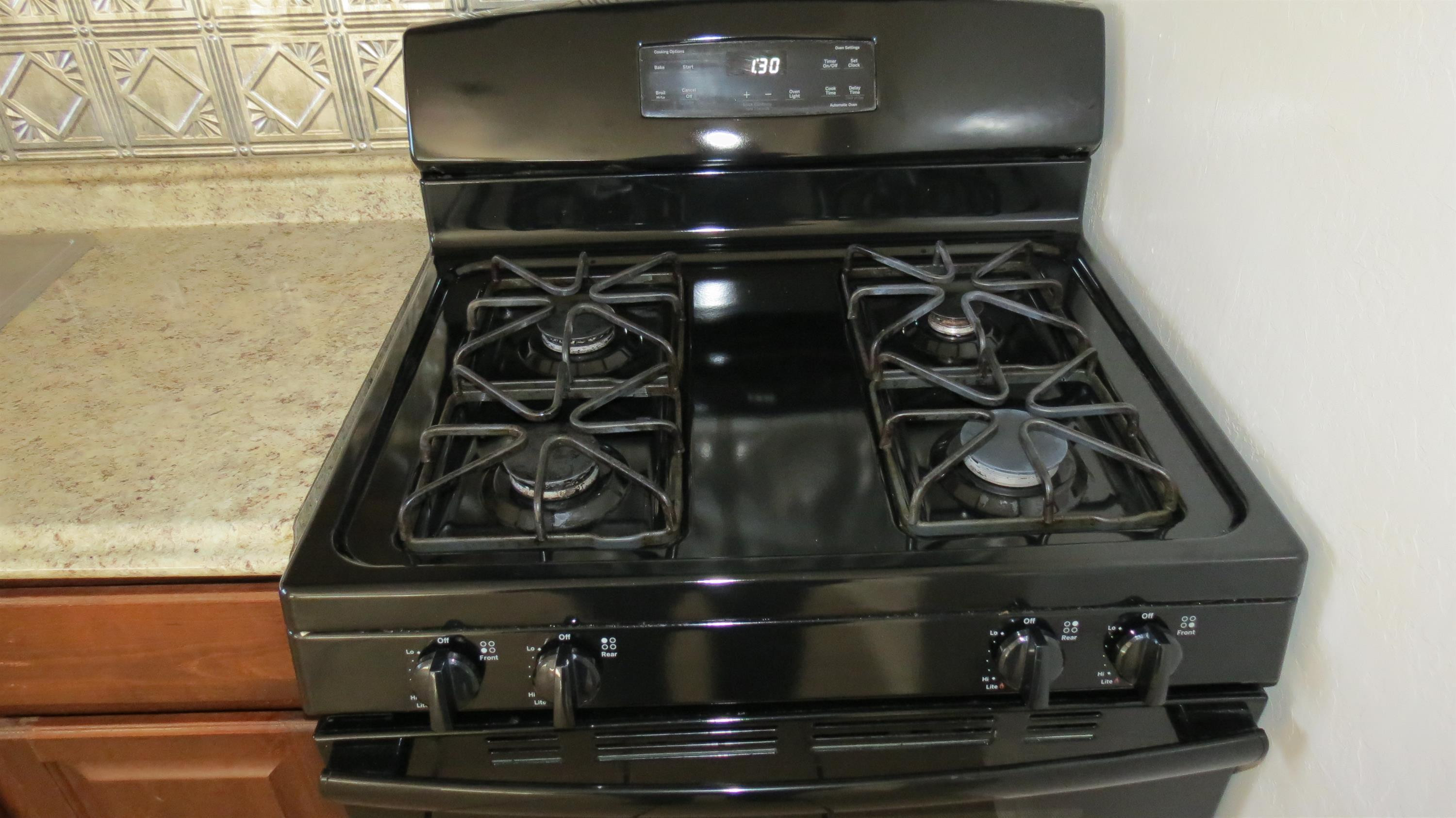 4329 North Longview Avenue, Unit 2 Phoenix, AZ 85014 - Photo 4 of 12 a close view of stove top oven