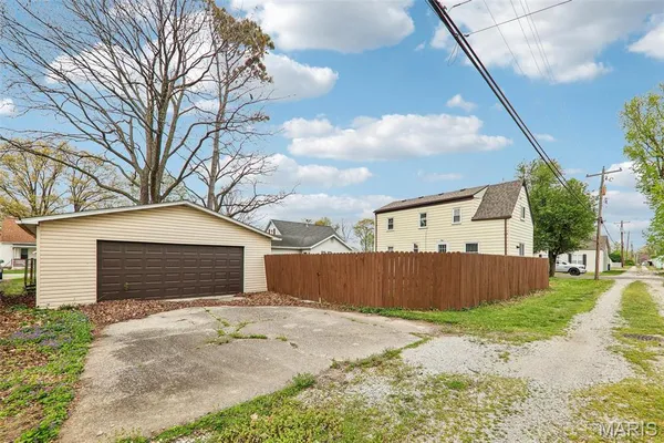 $210,000 | 108 East Kentucky Street, Trenton, IL 62293