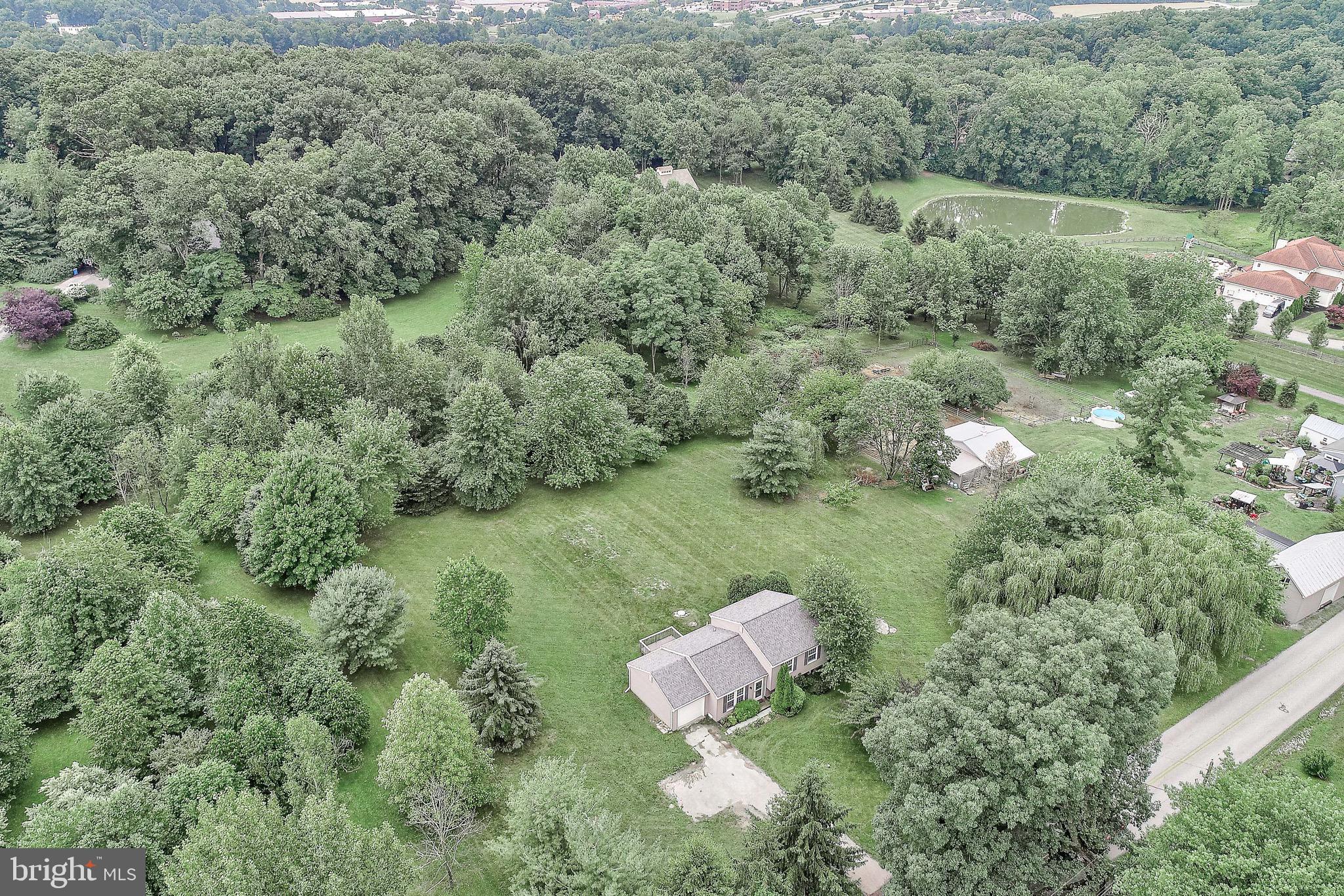3886 Ridgewood Road York, PA 17406 - Photo 2 of 29 Gallery Image 2