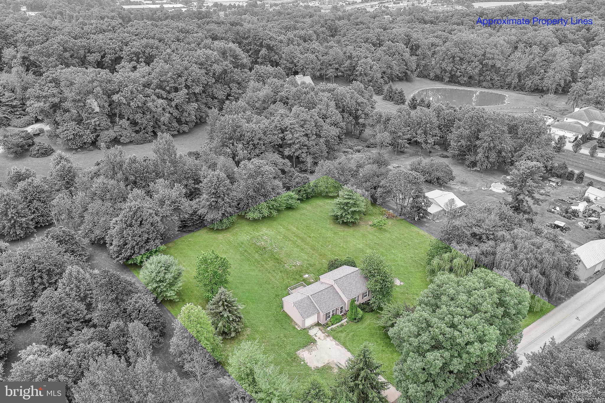 3886 Ridgewood Road York, PA 17406 - Photo 3 of 29 Gallery Image 3