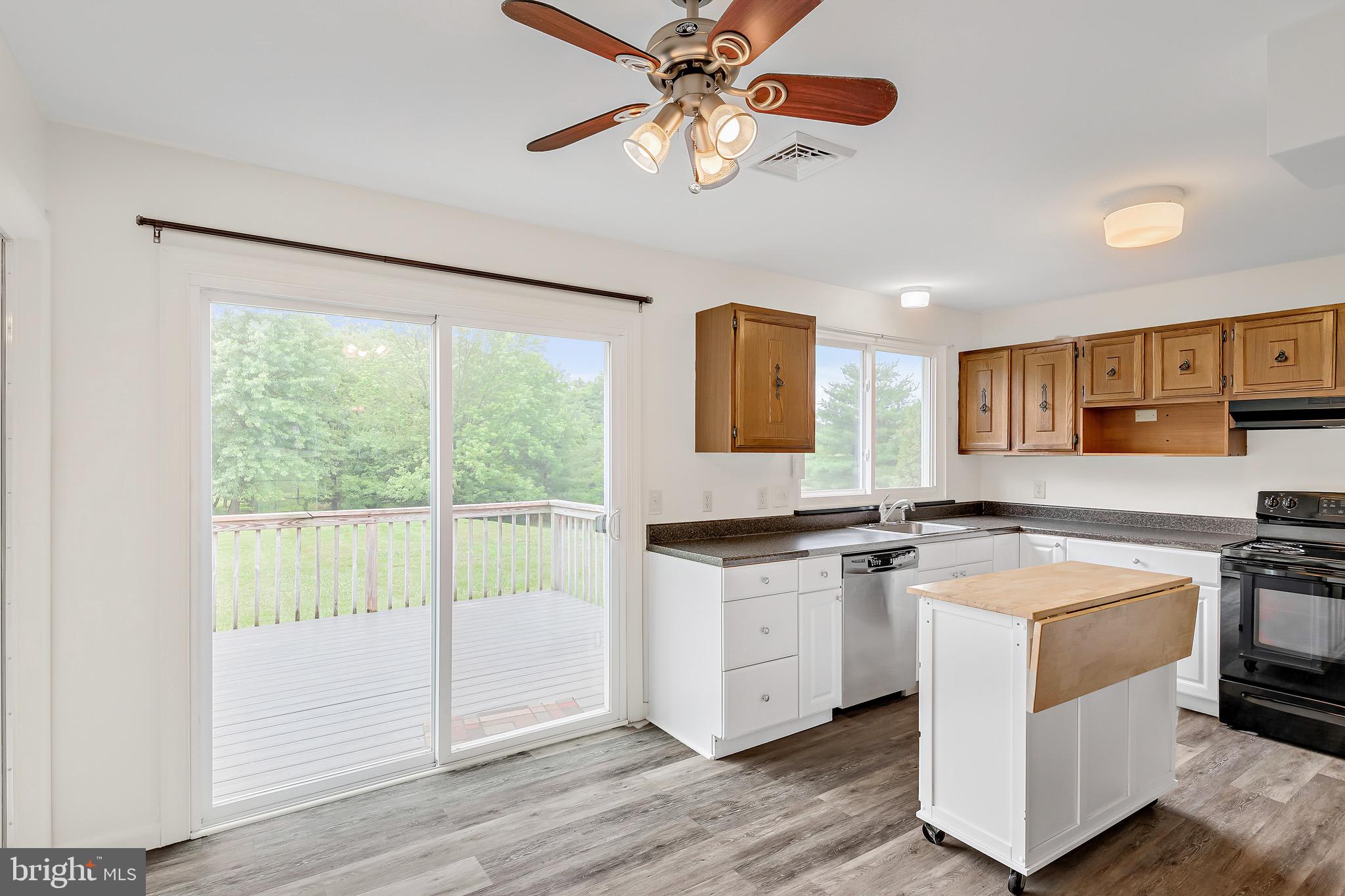 3886 Ridgewood Road York, PA 17406 - Photo 7 of 29 Gallery Image 7