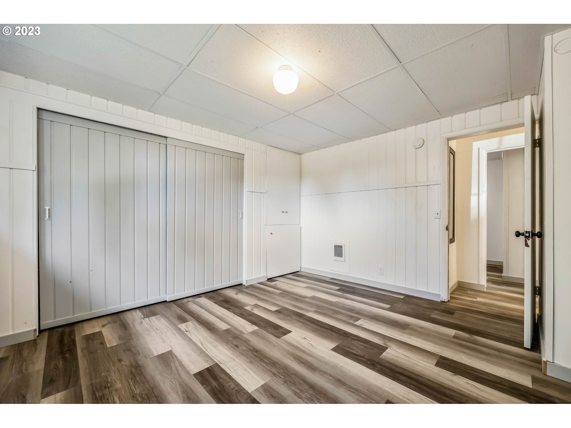 1565 Laura Street Springfield, OR 97477 - Photo 33 of 40 a view of an empty room