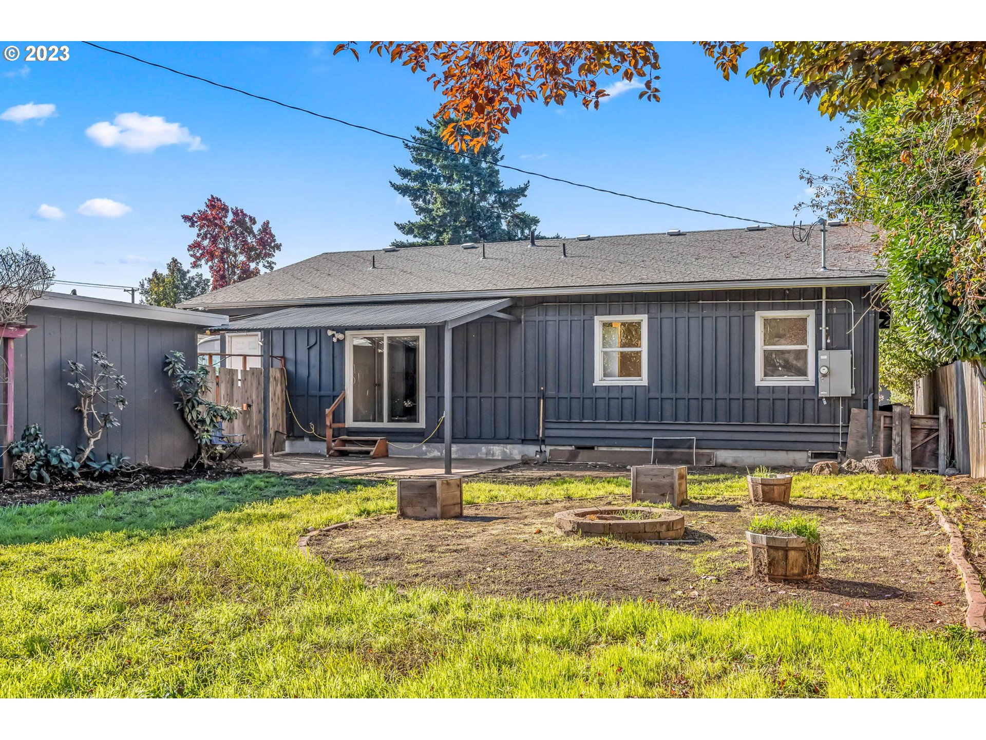 1565 Laura Street Springfield, OR 97477 - Photo 34 of 40 a view of a house with swimming pool and a yard