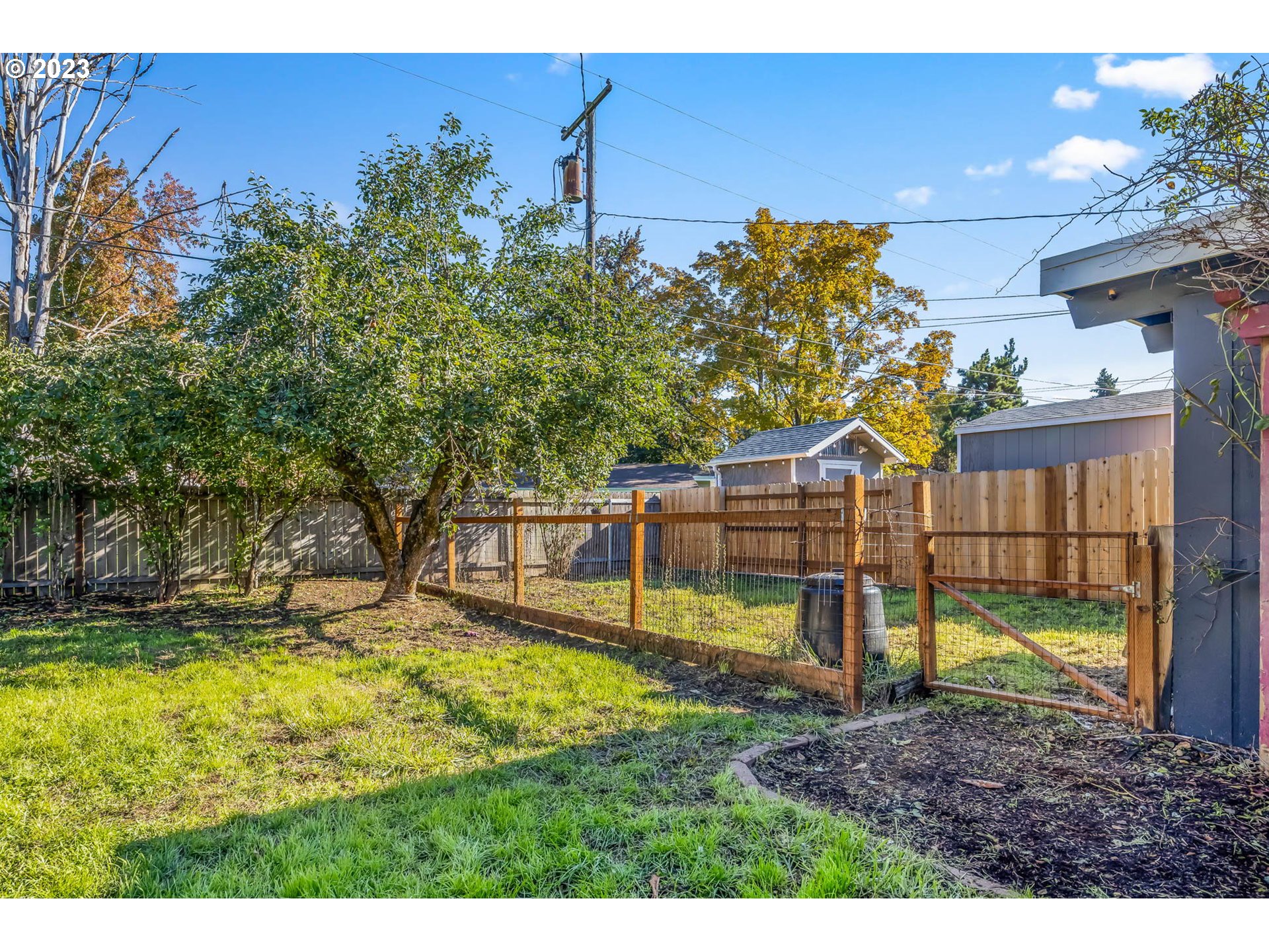 1565 Laura Street Springfield, OR 97477 - Photo 38 of 40 a view of a backyard with swimming pool