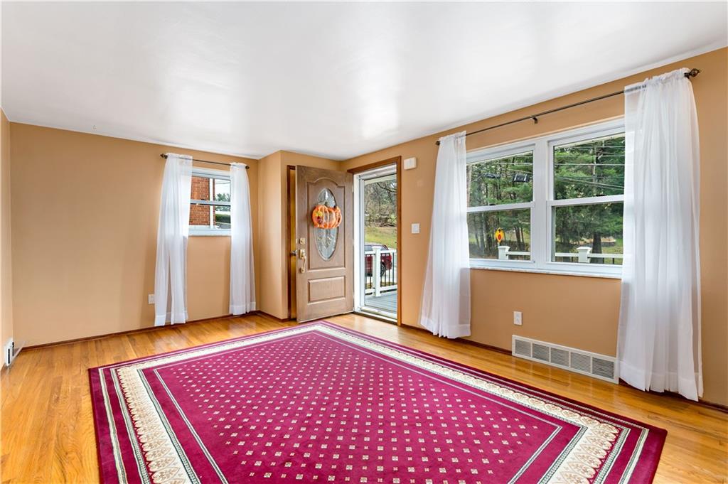 6663 Poketa Road Verona, PA 15147 - Photo 6 of 38 Gallery Image 6