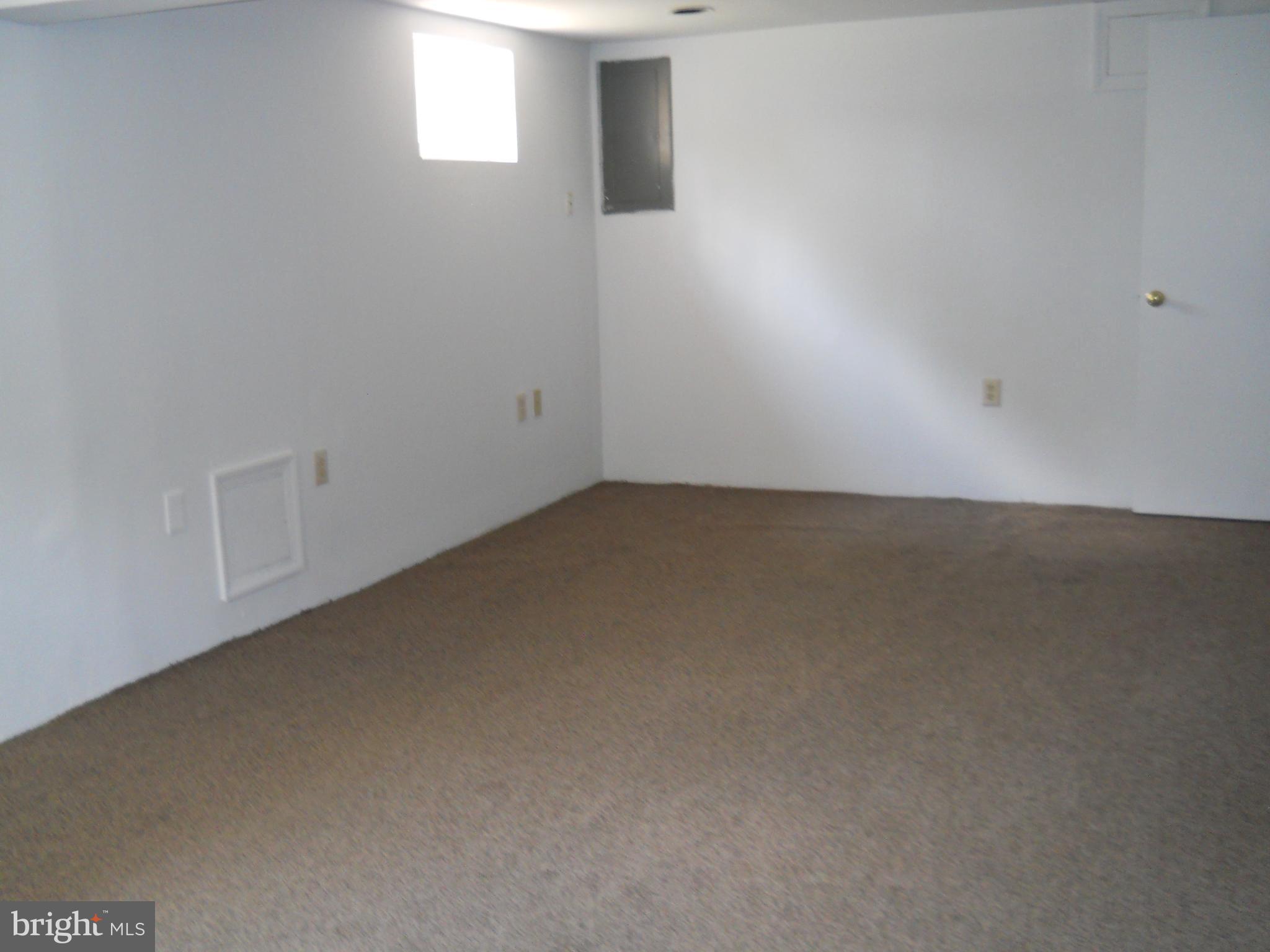 12607 Dean Road Silver Spring, MD 20906 - Photo 27 of 34 an empty room with a empty space