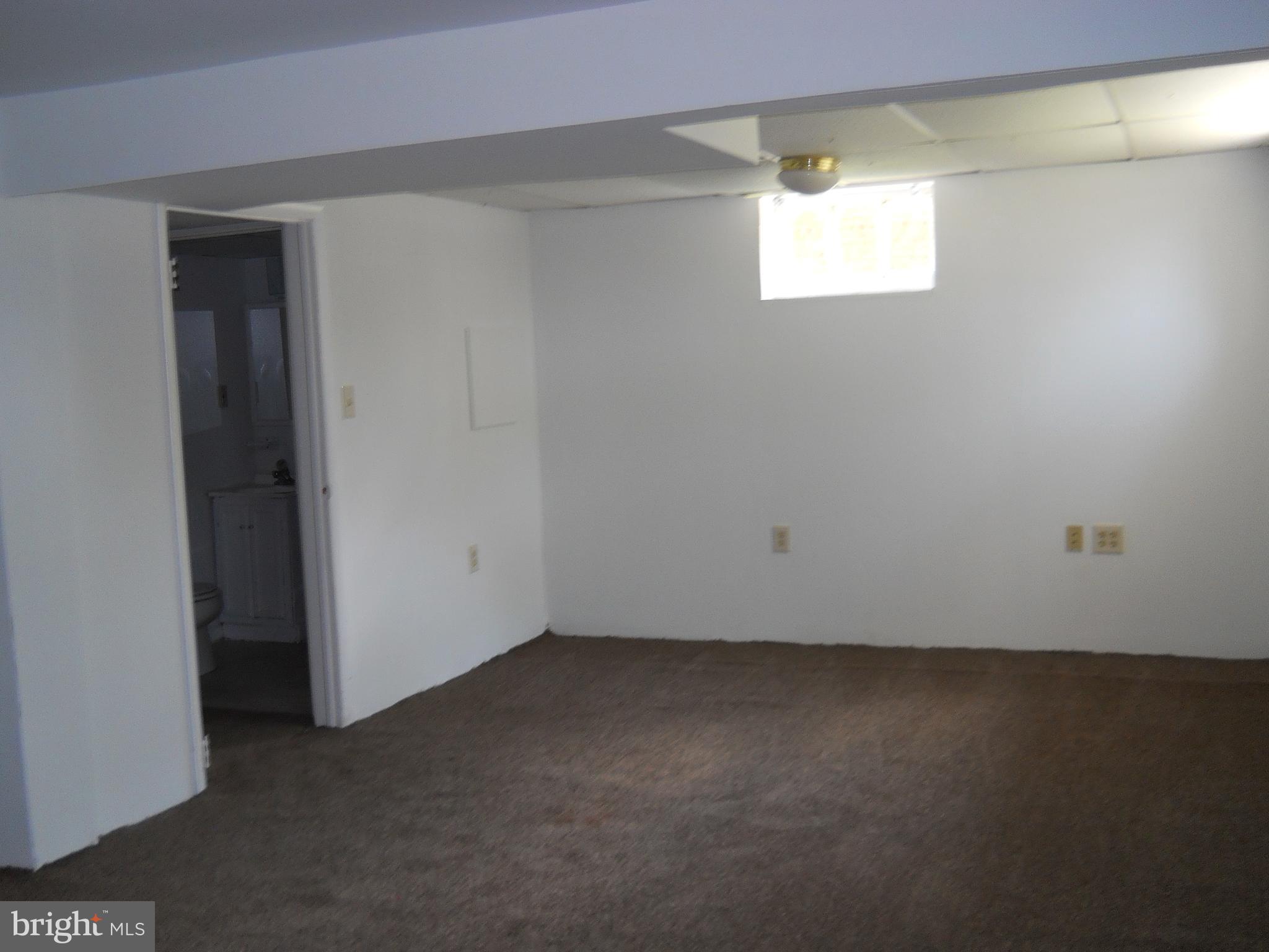 12607 Dean Road Silver Spring, MD 20906 - Photo 28 of 34 an empty room with a window