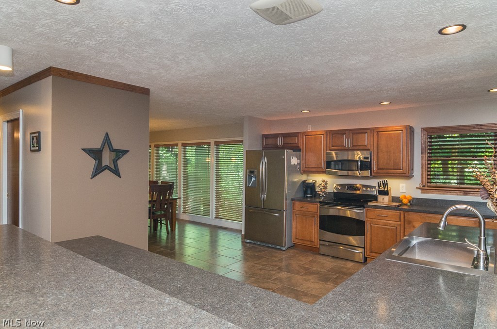 12193 Windcliff Road Strongsville, OH 44136 - Photo 8 of 25 Gallery Image 8