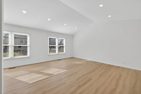 $3,200 | 2301 Providence Court, Naperville, IL 60565