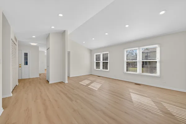 $3,200 | 2301 Providence Court, Naperville, IL 60565