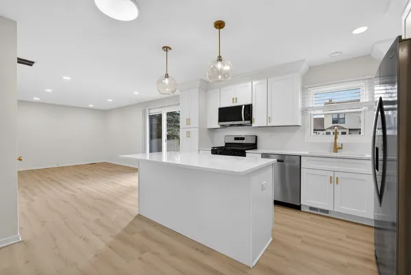 $3,200 | 2301 Providence Court, Naperville, IL 60565