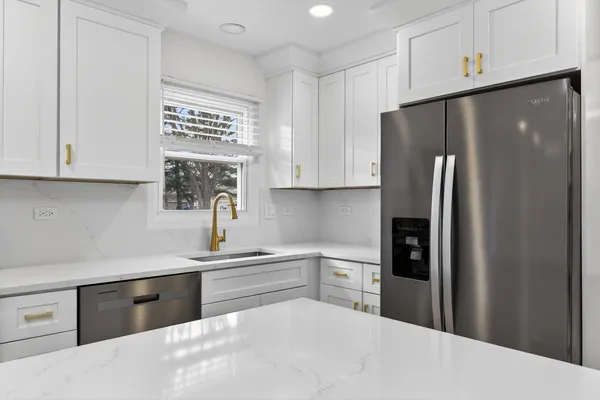 $3,200 | 2301 Providence Court, Naperville, IL 60565