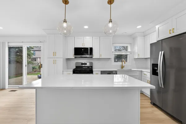 $3,200 | 2301 Providence Court, Naperville, IL 60565