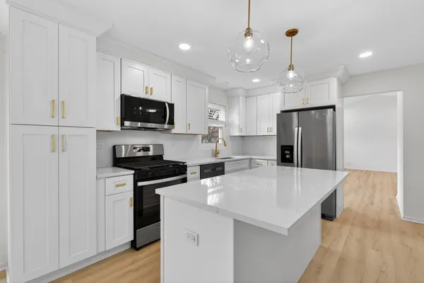 $3,200 | 2301 Providence Court, Naperville, IL 60565