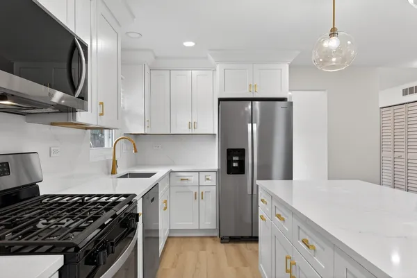 $3,200 | 2301 Providence Court, Naperville, IL 60565