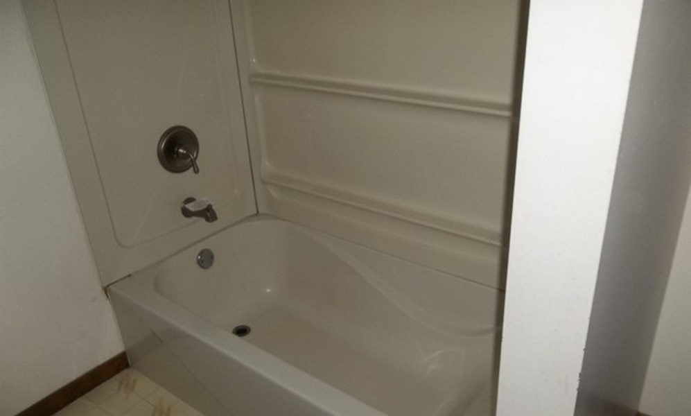 2404 South Nine Mile Road Kawkawlin, MI 48631 - Photo 8 of 21