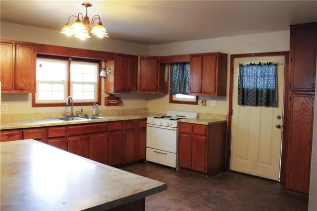 $95,500 | 104 West 2nd Street, Franklin, KS 66735