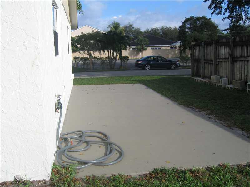 1804 Southwest 95th Terrace Miramar, FL 33025 - Photo 3 of 9 Parking Lot/Garage