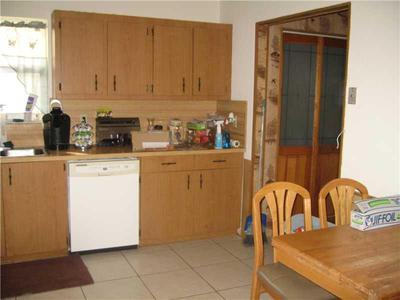1804 Southwest 95th Terrace Miramar, FL 33025 - Photo 4 of 9 Kitchen