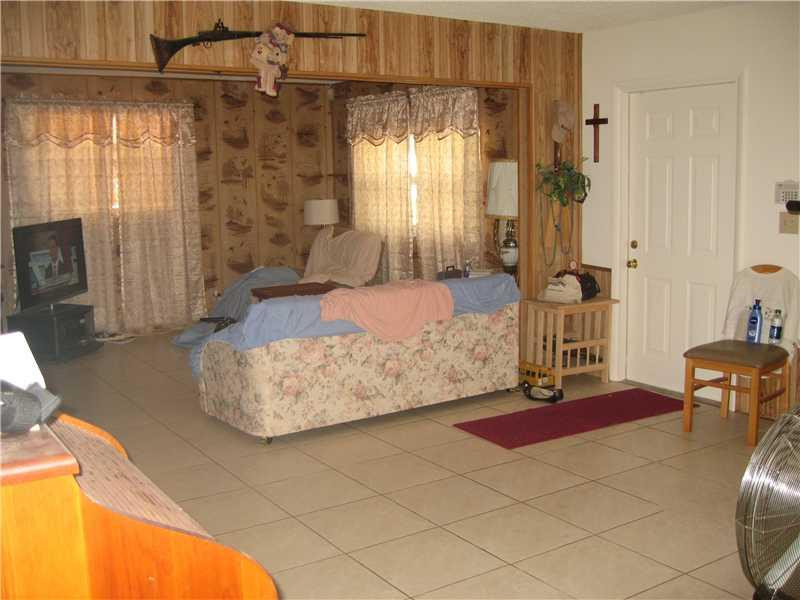 1804 Southwest 95th Terrace Miramar, FL 33025 - Photo 6 of 9 Family/Great Room