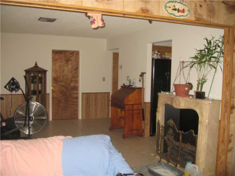 1804 Southwest 95th Terrace Miramar, FL 33025 - Photo 7 of 9 Family/Great Room